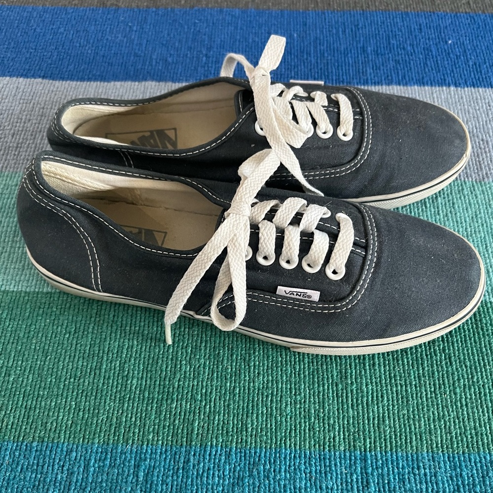 VANS Off the Wall Navy Canvas Sneakers Ladies 8, Mens 6.5